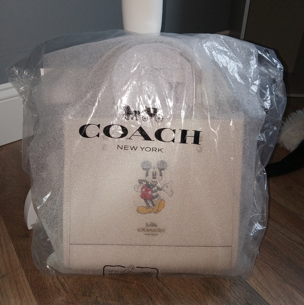 [Disney X Coach] 🤍 Dempsey Tote 22 With Mickey Mouse Brass/Chalk NWT